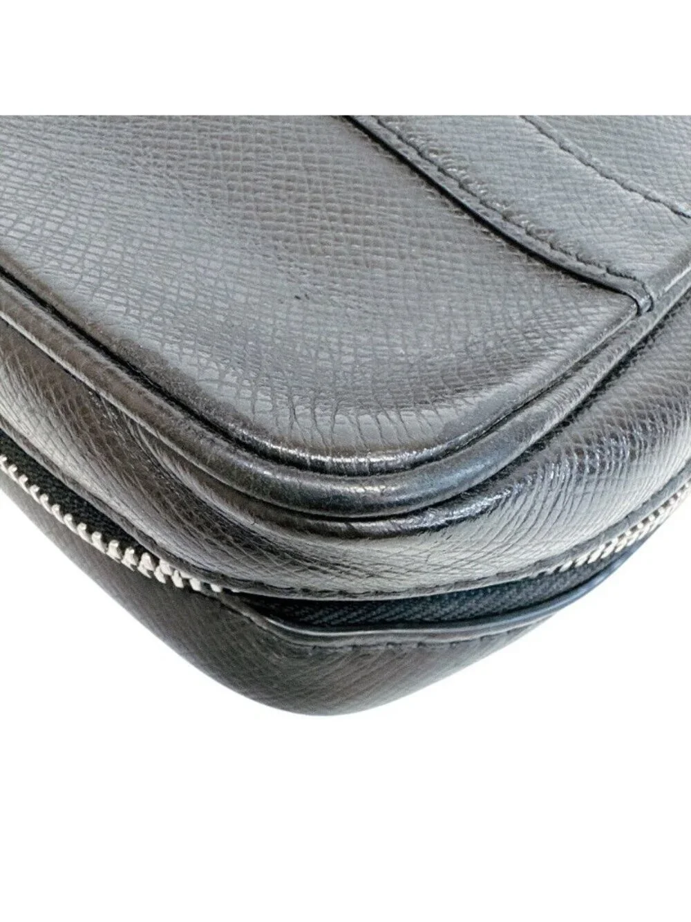 Louis Vuitton Pochette Kasai Taiga Leather Bag Black